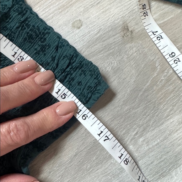 Hollister Dark Green Floral Blouse size medium - Picture 5 of 7